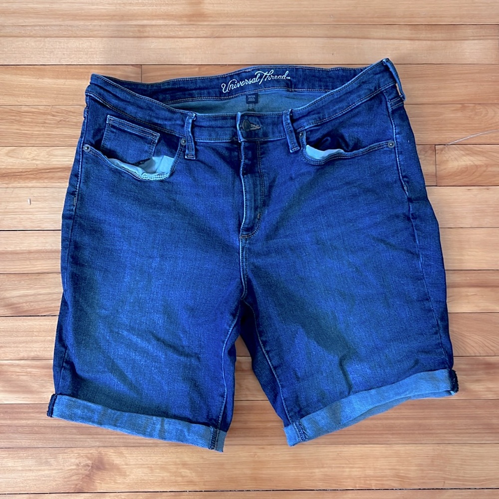 Universal Thread Mid-Rise Bermuda Jean Shorts 14/32R
